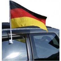 Deutschlandfahne an einem Auto anlässlich der  Fifa-Fussballweltmeistersachaft 2014 in Berlin